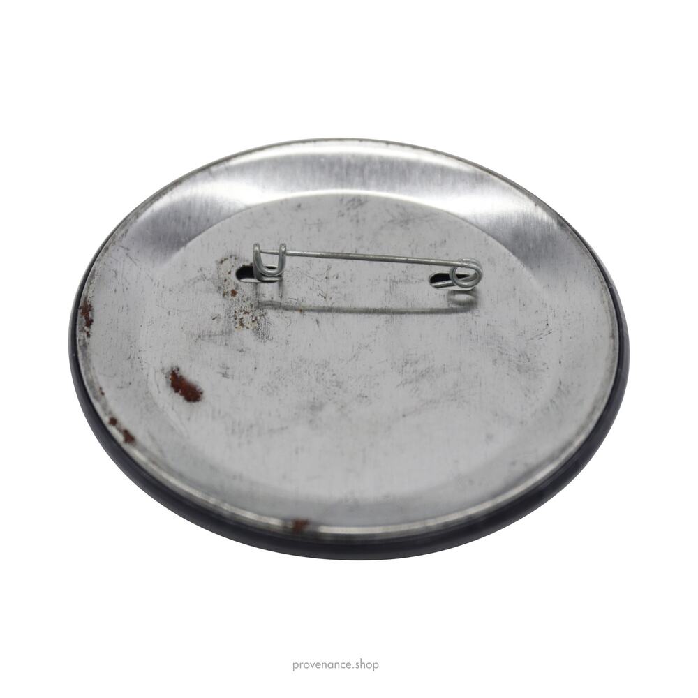 🔴 Givenchy Paris Pin - Picture 2 of 2